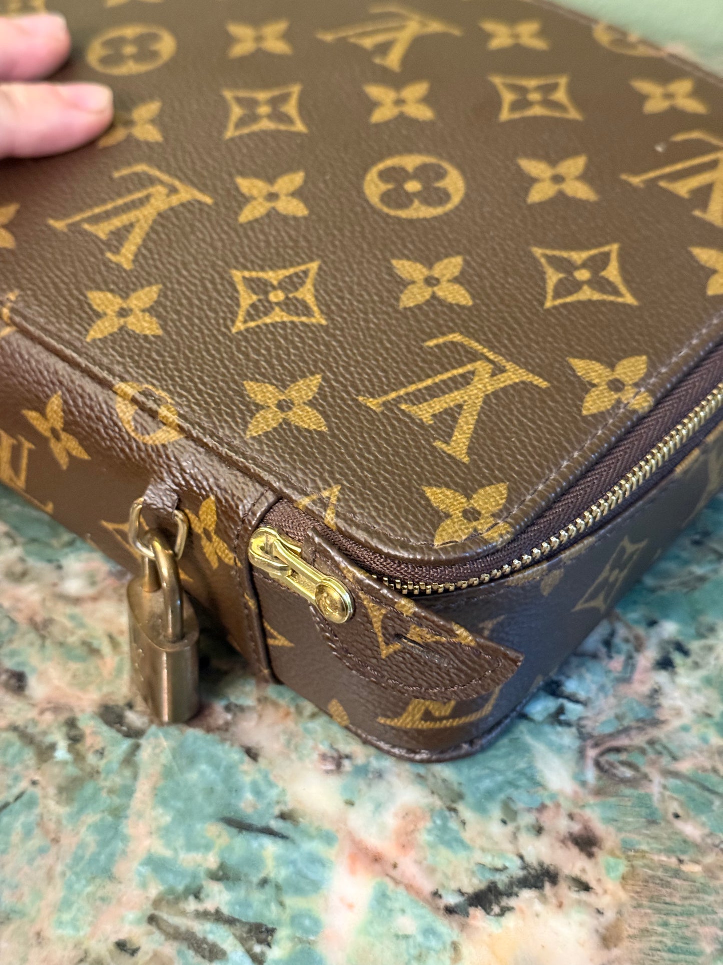 LOUIS VUITTON MONOGRAM MEDIUM JEWELRY TROUSSE