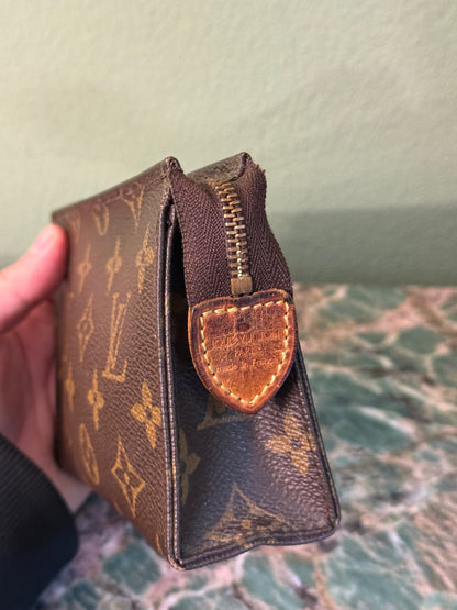 LOUIS VUITTON MONOGRAM TOILETRY 15