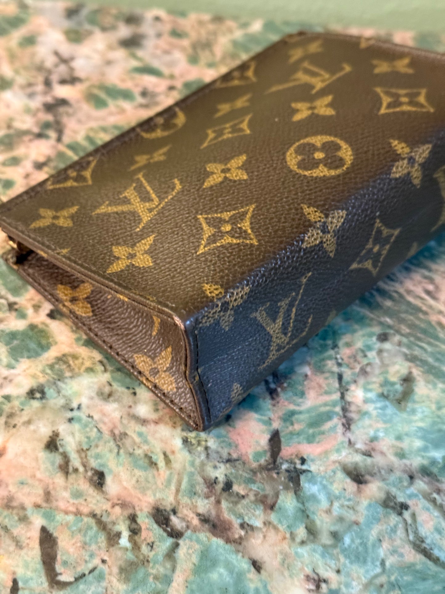 LOUIS VUITTON MONOGRAM TOILETRY 15