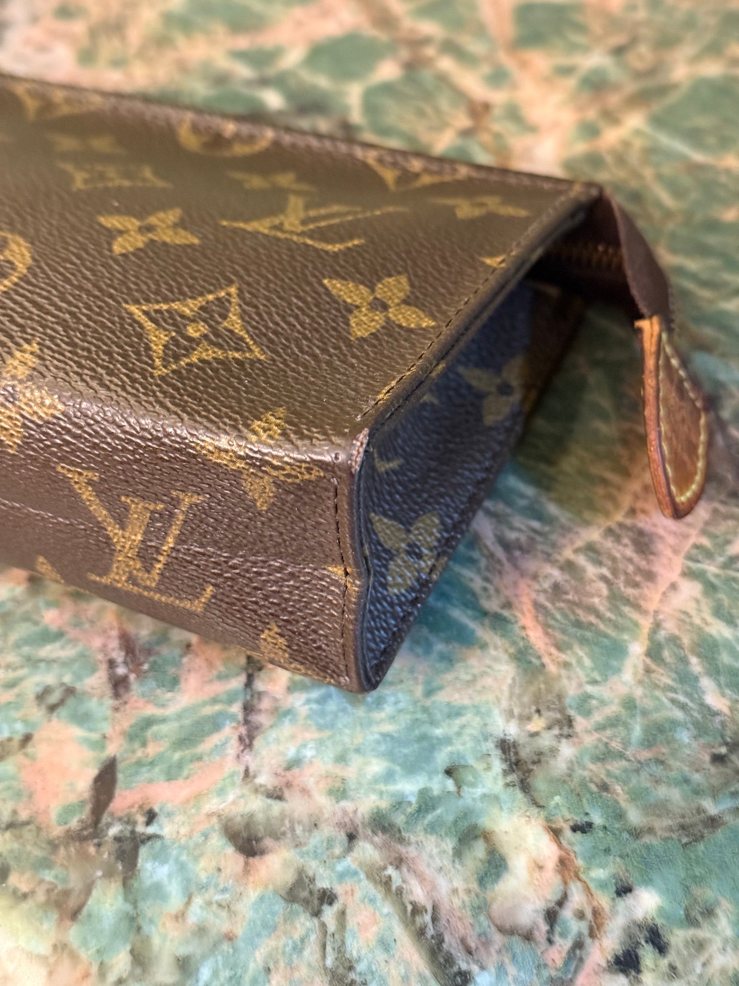 LOUIS VUITTON MONOGRAM TOILETRY 15