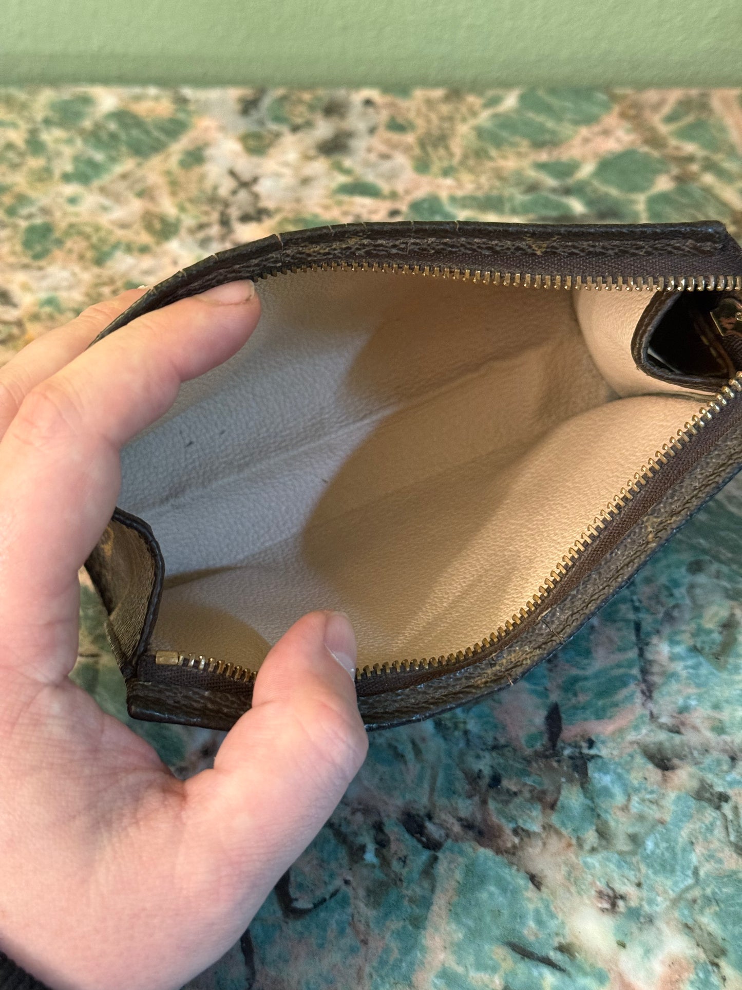 LOUIS VUITTON MONOGRAM TOILETRY 15