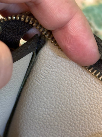 LOUIS VUITTON MONOGRAM TOILETRY 15