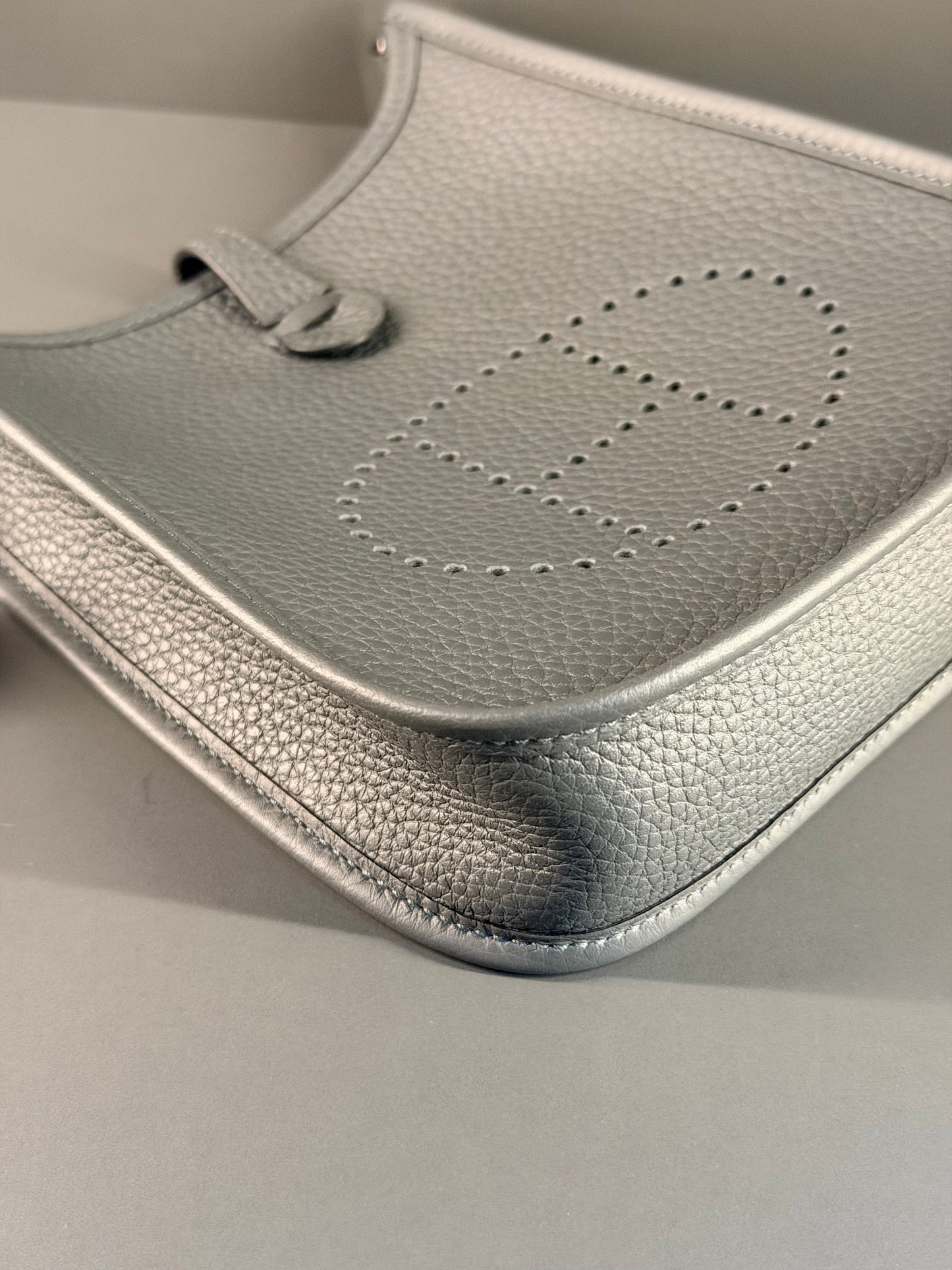 HERMÈS GRIS MISTY EVELYNE 16 CROSSBODY BAG