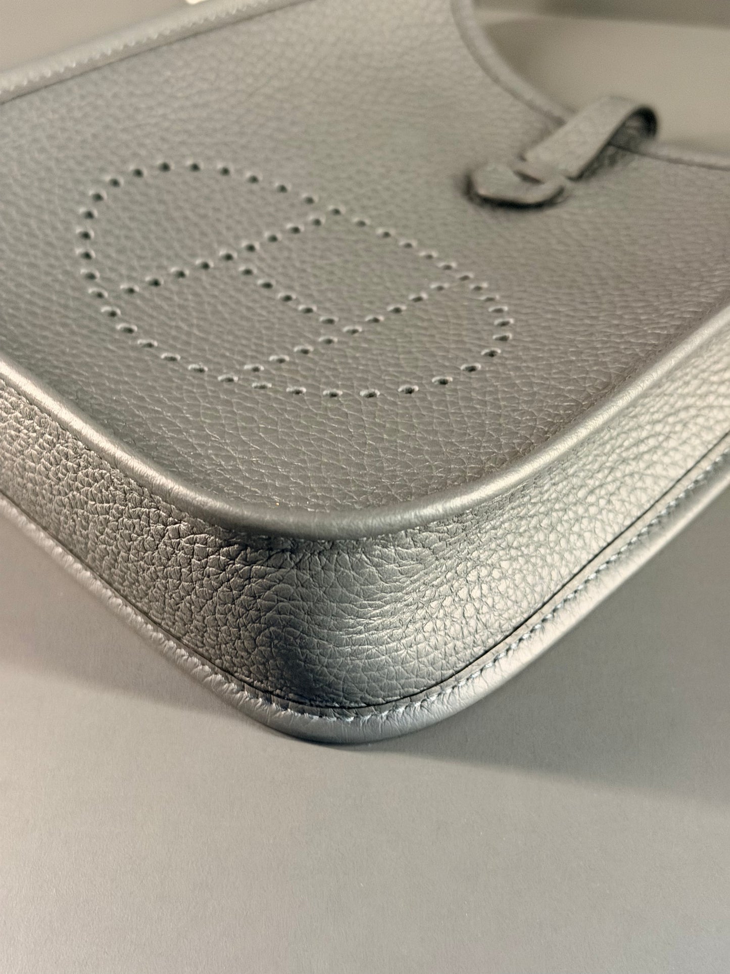 HERMÈS GRIS MISTY EVELYNE 16 CROSSBODY BAG