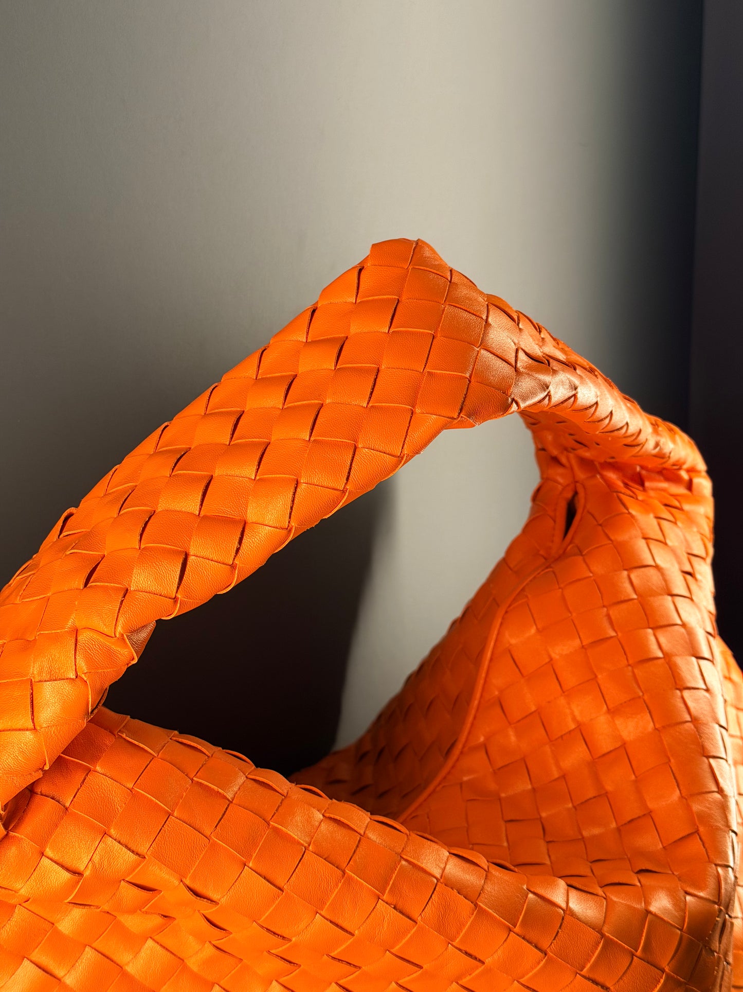 BOTTEGA VENETA LARGE ORANGE HOP SHOULDER BAG